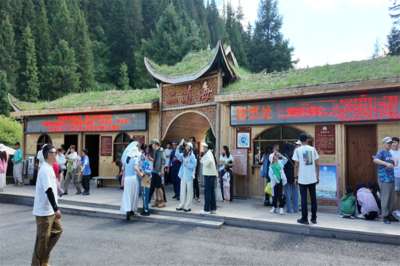 暑期黃龍景區(qū)牟尼溝二道海迎旅游高峰，精細(xì)化管理與服務(wù)保障游客體驗(yàn)